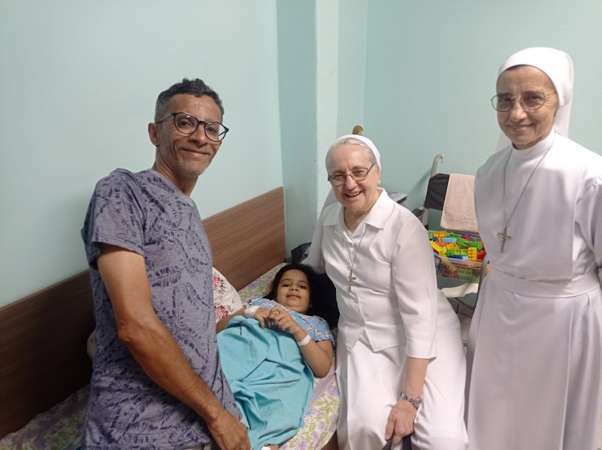 O caso comoveu o Paraná: acolhida por irmãs religiosas em Cambé, a família enfrentou meses de recuperação. Priscila seguiu internada, enquanto as menores permaneciam em tratamento hospitalar. Ela não resistiu às complicações do acidente.